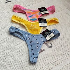 NO BOUNDARIES THONGS (3)